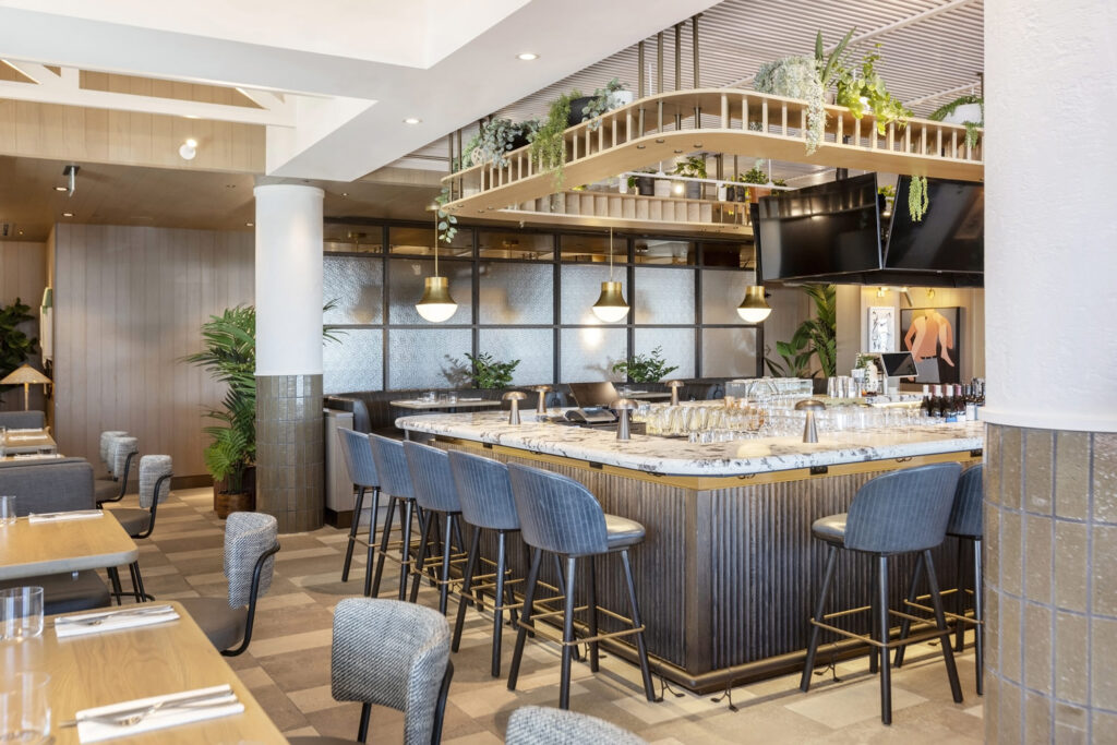 Earls Kitchen + Bar Yorkdale – Kirsten Reite Architecture (KRA)